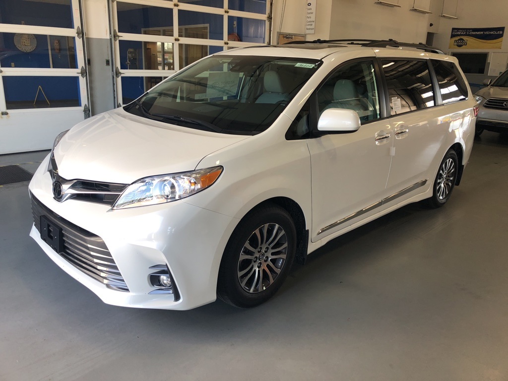 РњРёРЅРёРІСЌРЅ Toyota Sienna 2019